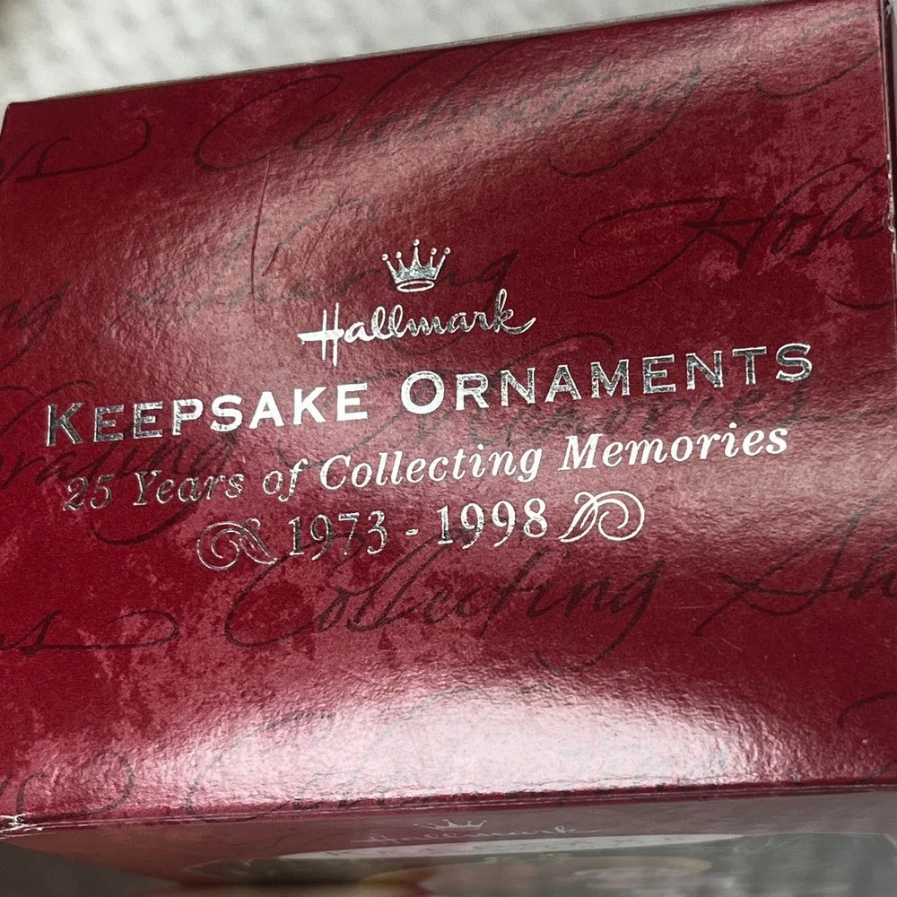 Hallmark Keepsake Ornament Compact Skater Christmas Reflections Dated 1998‎